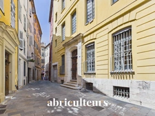 Lumineux appartement 2 pièces de 40 m² Carrez – 54 m² habitables – Dernier étage – Centre historique de Grasse