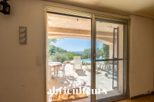 Maison familiale à fort potentiel de 150 m² – Vue panoramique – Piscine et jardin arboré – Seillans