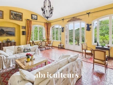 Mas d’exception signé – 300 m² – Domaine confidentiel de 1 hectare – Saint-Raphaël