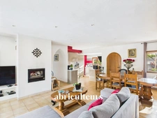 Maison à Fayence – 123 m² de plain-pied, terrain plat 725 m² avec piscine et parking privatif