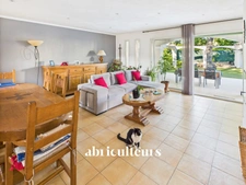 Maison à Fayence – 123 m² de plain-pied, terrain plat 725 m² avec piscine et parking privatif