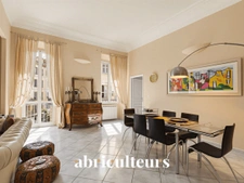 Superbe appartement traversant rénové en vente À 30 mètres du Port de Nice (06300)