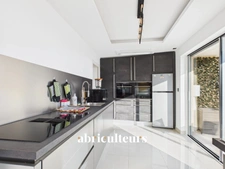 Penthouse d’exception – 3 pièces de 78 m² – Dernier étage avec terrasses – Cannes Banane, face au Vieux Port