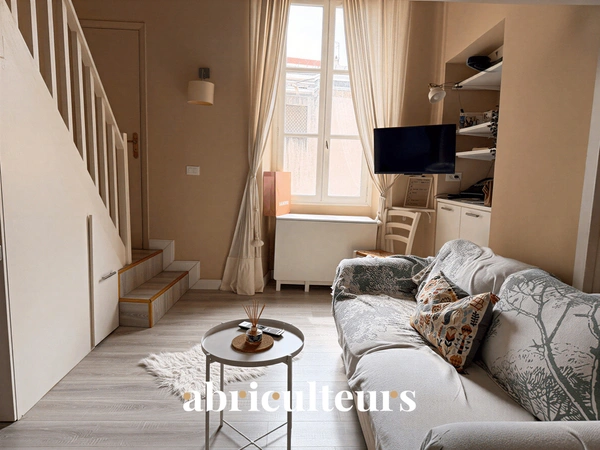 Charmant studio duplex rénové de 29,9 m²<span></span>Emplacement exceptionnel<span></span>Place Masséna, Nice
