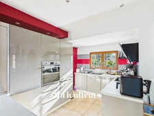 Maison à Fayence – 123 m² de plain-pied, terrain plat 725 m² avec piscine et parking privatif