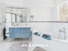 Spacieux appartement de 144 m² avec terrasse de plain-pied 50 m²<span></span>Cannes Centre (La Banane)