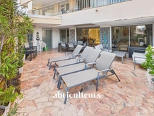 Spacieux appartement de 144 m² avec terrasse de plain-pied 50 m² – Cannes Centre (La Banane)