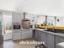 Maison familiale coup de cœur de 150 m² avec piscine sur 1 200 m² de terrain plat arboré - Callian