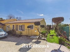 Maison familiale coup de cœur de 150 m² avec piscine sur 1 200 m² de terrain plat arboré - Callian