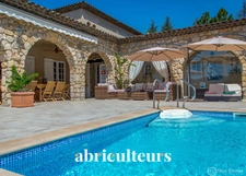 Exceptionnelle bastide provençale de 345 m² — Vue panoramique, piscine chauffée et potentiel locatif