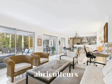 Spacieux appartement de 144 m² avec terrasse de plain-pied 50 m²<span></span>Cannes Centre (La Banane)