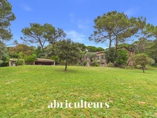 Mas d’exception signé – 300 m² – Domaine confidentiel de 1 hectare – Saint-Raphaël