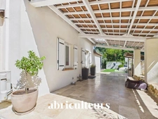 Villa rénovée de 150 m²<span></span>4 chambres<span></span>Terrain paysager 1413 m² avec piscine<span></span>Callian