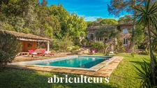 Mas d’exception signé – 300 m² – Domaine confidentiel de 1 hectare – Saint-Raphaël