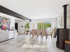 Villa rénovée de 150 m²<span></span>4 chambres<span></span>Terrain paysager 1413 m² avec piscine<span></span>Callian