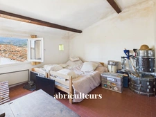 Bel appartement ancien de 68 m² avec extérieurs – Cœur du village de Fayence