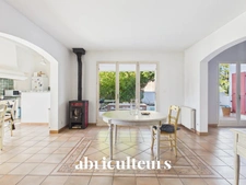 LAMBESC - Propriété de 170 m² avec dépendance et piscine – Terrain 1 000 m²