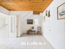 Grans, maison T5 de 94 m², avec jardin, située au cœur du village