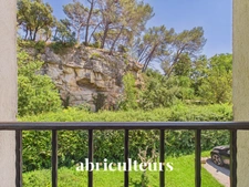 Mas provençal rénové de 249 m² avec dépendance – Grans