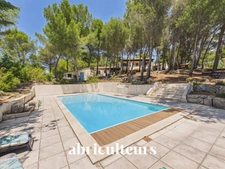 Maison d’architecte de 256 m² avec piscine et jardin arboré de 4 000 m²