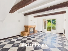 Maison de village avec jardin, garage, cave et grenier aménageable à Saint-Cannat