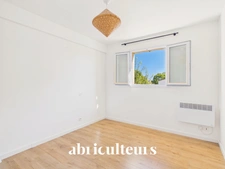 Appartement T4 de 107 m² avec entrée indépendante en vente à Grans (13450)