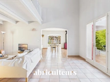 LAMBESC - Propriété de 170 m² avec dépendance et piscine – Terrain 1 000 m²