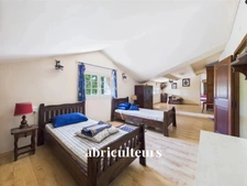 LAMBESC - en campagne, maison T6 avec terrain de 4 800 m²