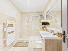 GRANS (13450) - appartement T3/4 rénové de 95,60 m²