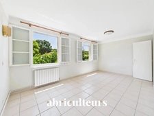 Grans, maison T5 de 94 m², avec jardin, située au cœur du village