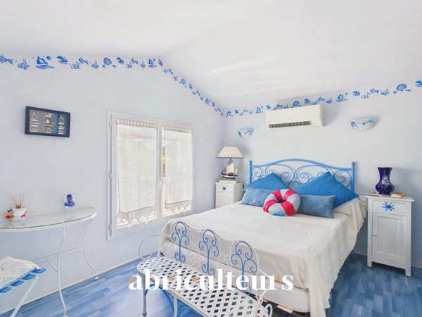 Maison familiale de 198 m² avec T2 indépendant, jardin et garage à Charleval