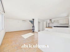 Appartement T4 de 107 m² avec entrée indépendante en vente à Grans (13450)