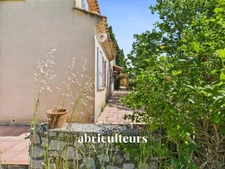 LAMBESC - en campagne, maison T6 avec terrain de 4 800 m²