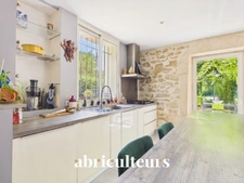 Mas provençal rénové de 249 m² avec dépendance – Grans