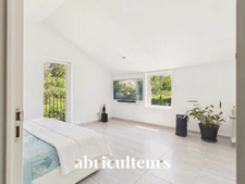 Mas provençal rénové de 249 m² avec dépendance – Grans