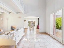 LAMBESC - Propriété de 170 m² avec dépendance et piscine – Terrain 1 000 m²