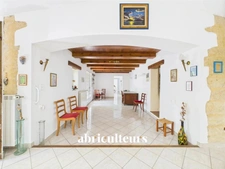 LAMBESC - en campagne, maison T6 avec terrain de 4 800 m²