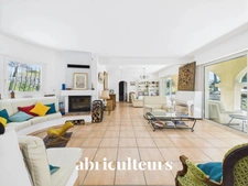 Maison d’architecte de 256 m² avec piscine et jardin arboré de 4 000 m²