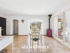 LAMBESC - Propriété de 170 m² avec dépendance et piscine – Terrain 1 000 m²