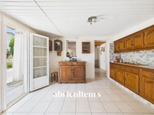 Grans, maison T5 de 94 m², avec jardin, située au cœur du village