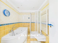 LAMBESC - en campagne, maison T6 avec terrain de 4 800 m²