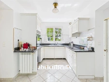 LAMBESC - en campagne, maison T6 avec terrain de 4 800 m²