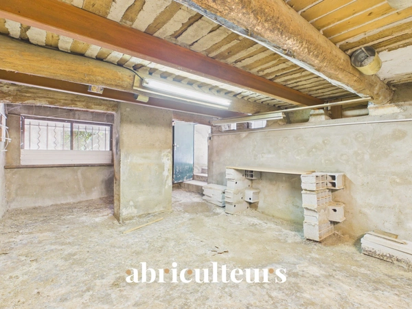 Maison de village avec jardin, garage, cave et grenier aménageable à Saint-Cannat