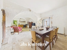 Mas provençal de 310 m² avec piscine et parc arboré de 7 880 m² — PNR des Alpilles