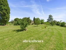 LAMBESC - en campagne, maison T6 avec terrain de 4 800 m²