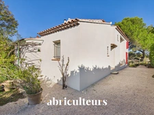 LAMBESC - Propriété de 170 m² avec dépendance et piscine – Terrain 1 000 m²