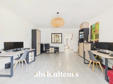 Mas provençal rénové de 249 m² avec dépendance – Grans