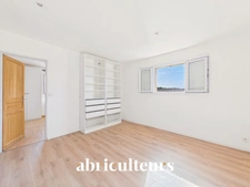 Appartement T4 de 107 m² avec entrée indépendante en vente à Grans (13450)