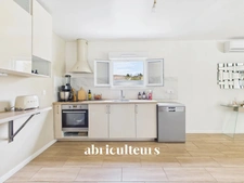 Maison mitoyenne plain-pied à Lambesc, calme et proche des commodités