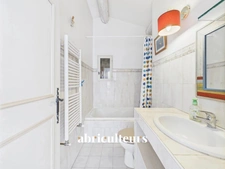 LAMBESC - Propriété de 170 m² avec dépendance et piscine – Terrain 1 000 m²